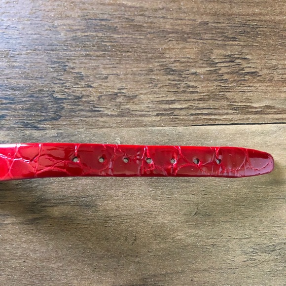 Guess Tank Style Watch W/Silver Tone Face & Red Croc Like Band - Picture 6 of 8